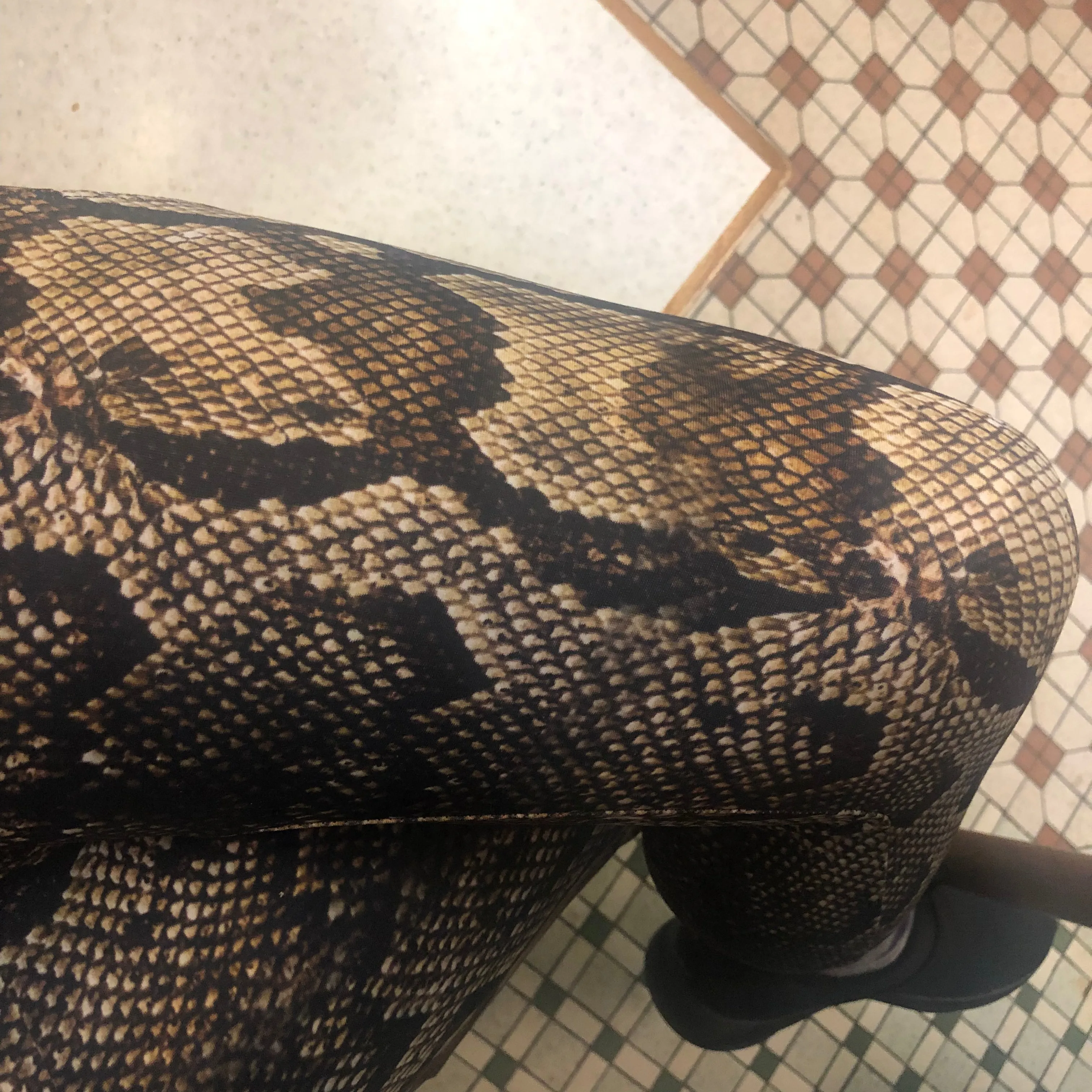 Brown Snake Print Yoga Leggings, Snake Python Print Ladies' Yoga Pants-Made in USA/EU