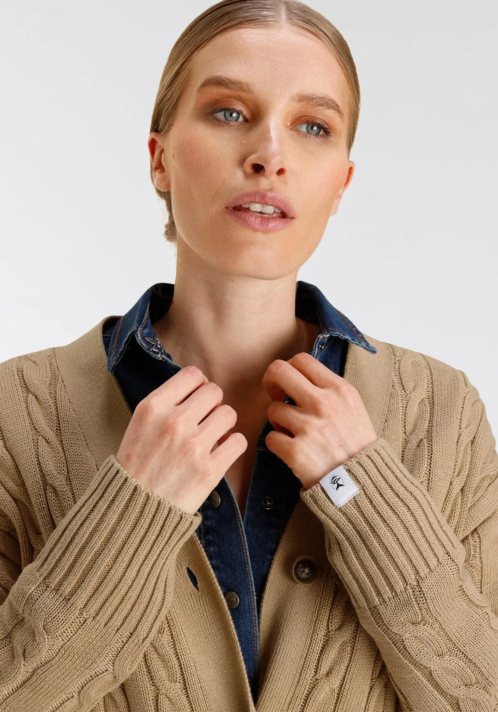 Knitted cardigan Delmao, camel